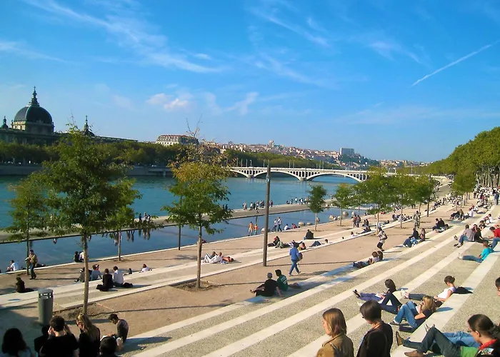 Saxe And The City , Downtown Lyon